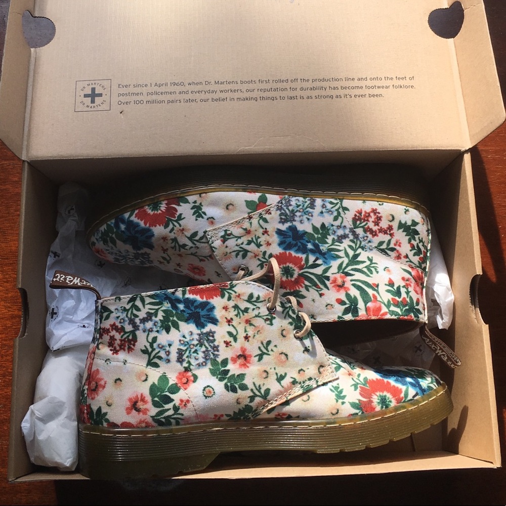 NWOT Dr. Martens Air Wair Women’s Shoes Size 10